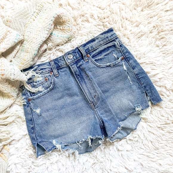 Abercrombie & Fitch Pants - a&f the mom high rise shorts